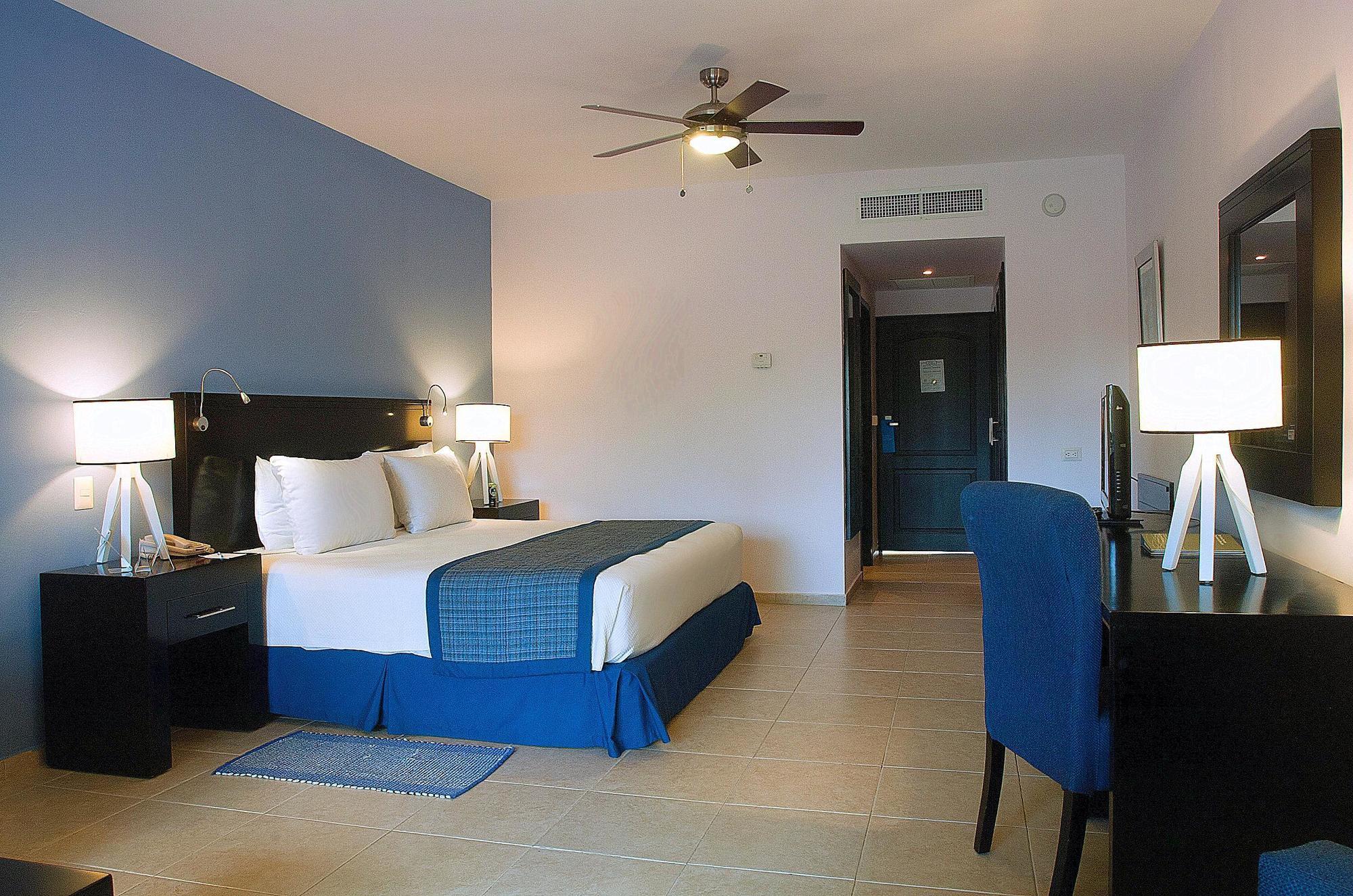 Ocean Blue & Sand Beach Resort Пунта Кана Екстериор снимка